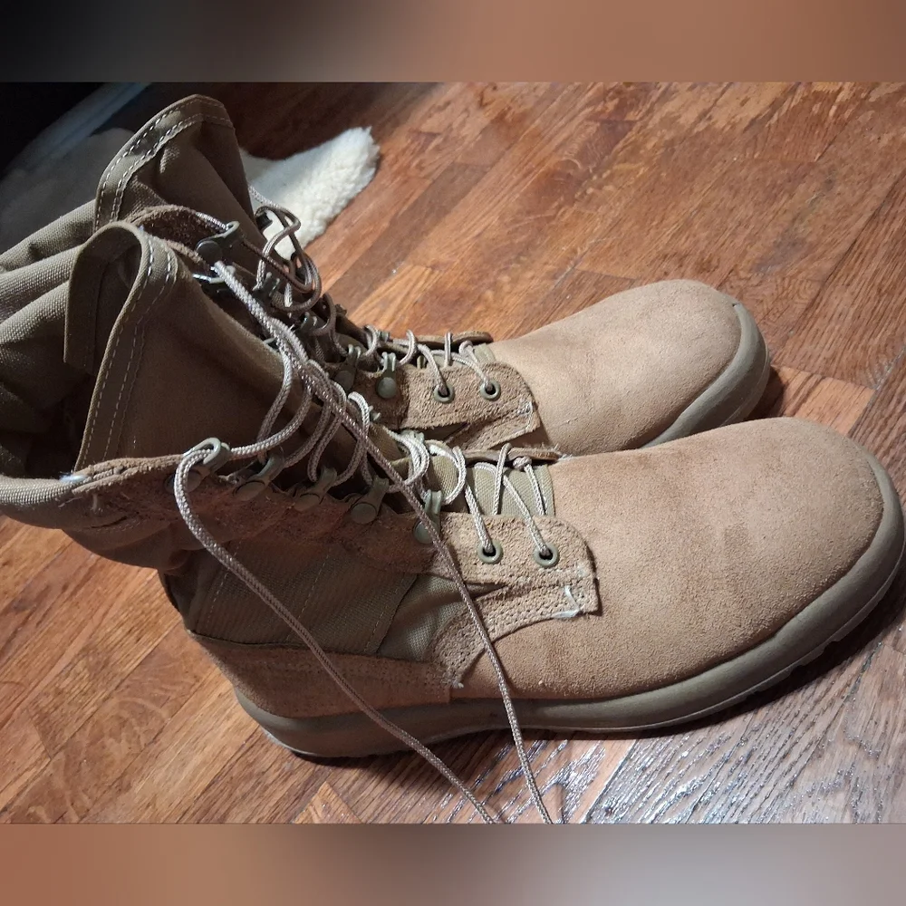Belleville Tan/ brown Combat boots Size 9.5R - Pre-owned AHWC
